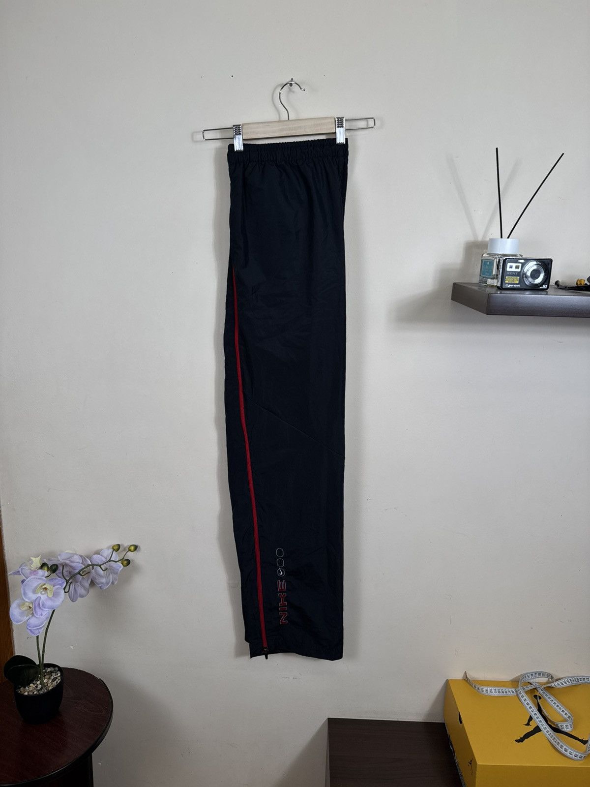 Nike Vintage Nike Nylon Pants Swoosh Black 90s Streetwear XL Size US 32 / EU 48 - 23 Thumbnail