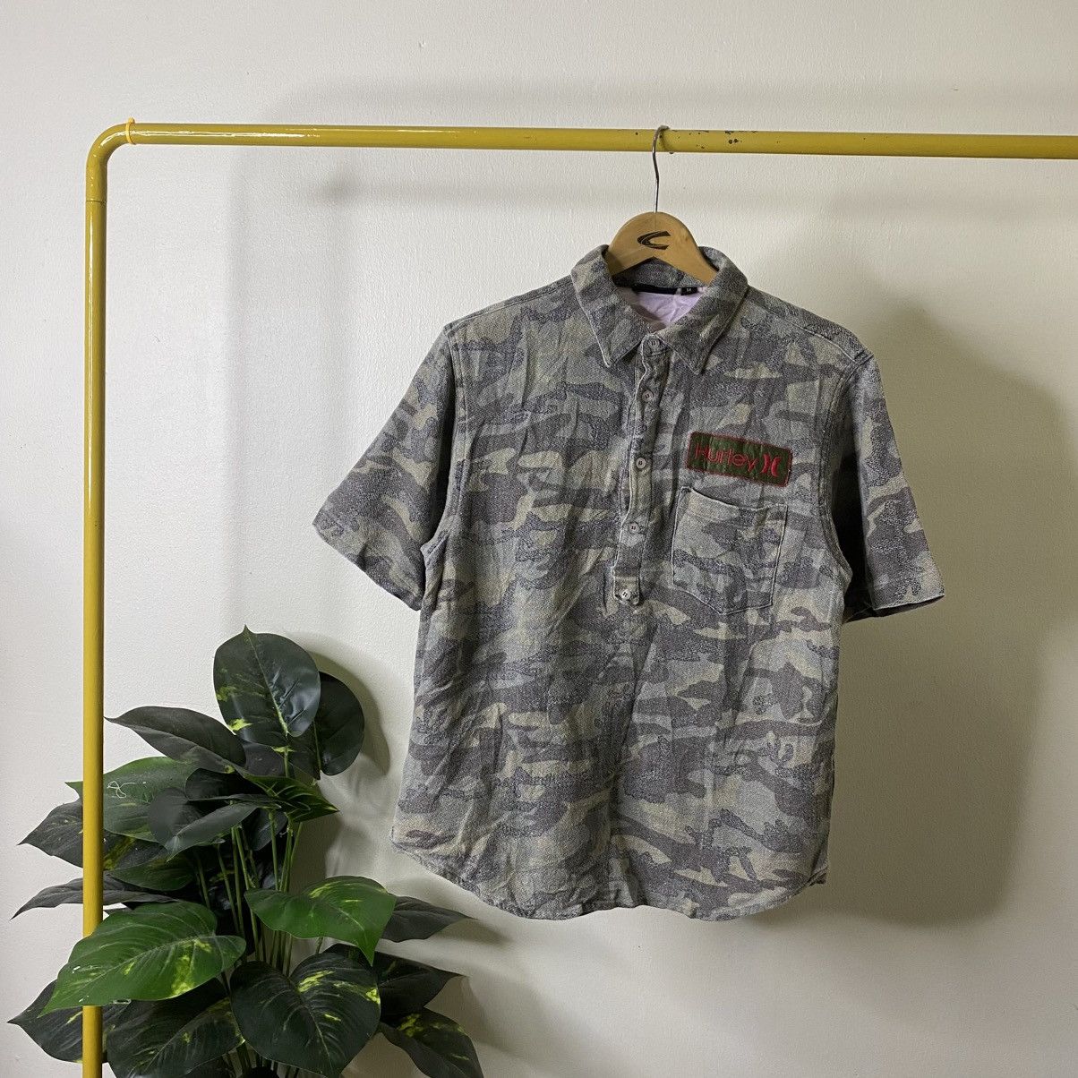 Hurley Vintage Y2K Hurley Surf Army Camo Polo T Shirt Size US M / EU 48-50 / 2 - 1 Thumbnail