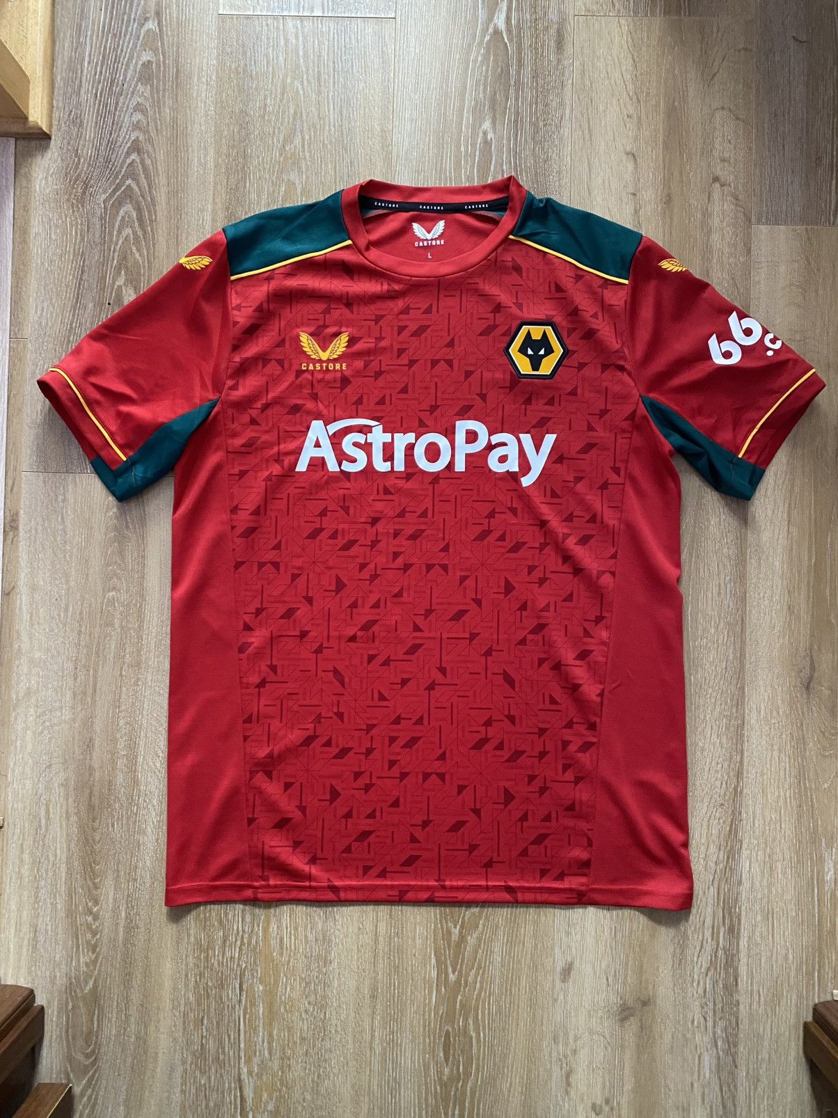 Castore Wolverhampton 2024 jersey Size L football shirt Size US L / EU 52-54 / 3 - 1 Thumbnail