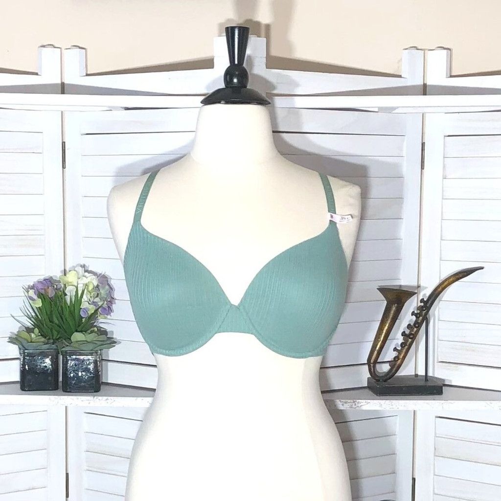 Victoria's Secret NWT Victoria's Secret light green Tshirt under wire Bra 38DD Size ONE SIZE - 1 Thumbnail