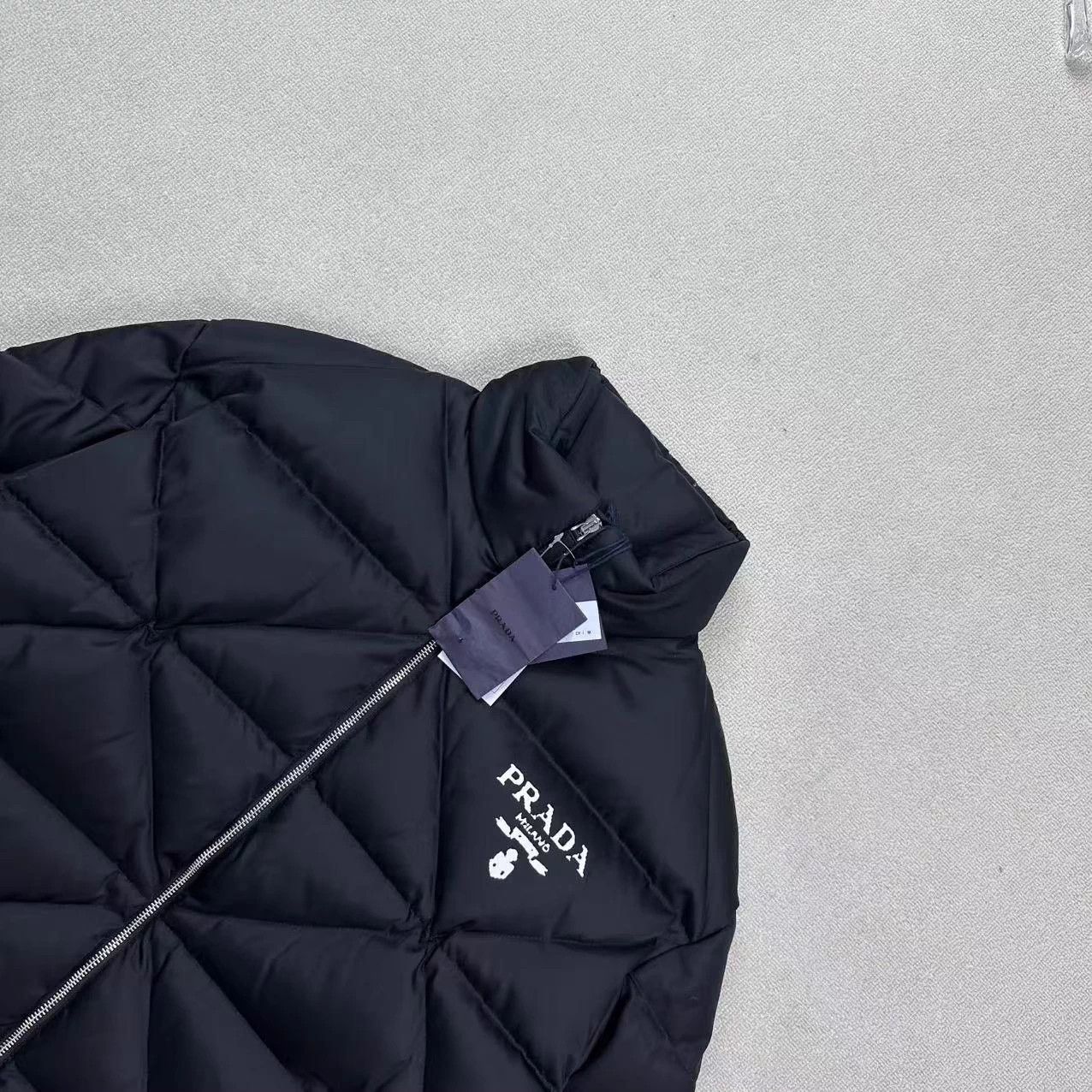 Prada Prada diamond quilted logo stand collar down jacket M Size US M / EU 48-50 / 2 - 3 Thumbnail