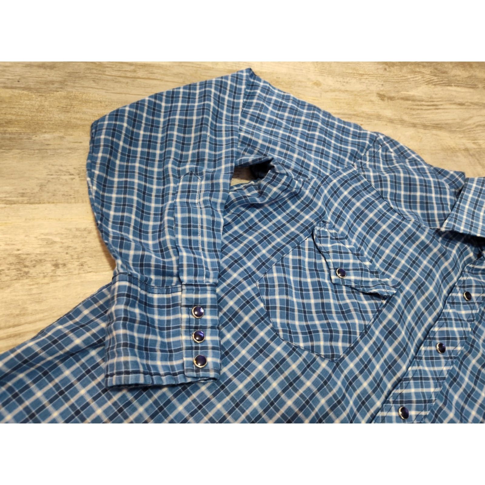 Wrangler VINTAGE Wrangler Western Shirt Men 16/34 Pearl Snap Long Sleeve Blue XL US-Made Cowhide Likely 80s 90s Cowboy Cut Mens Size US L / EU 52-54 / 3 - 5 Thumbnail