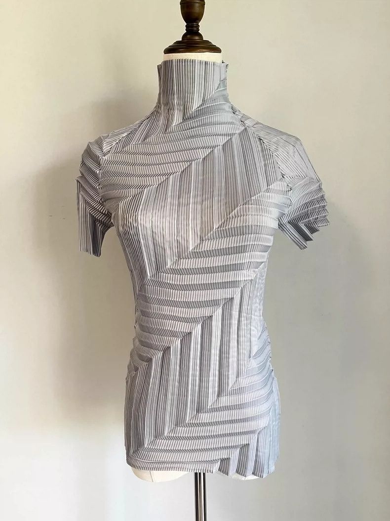 Issey Miyake Issey Miyake size:2 Grey main line stepped pleated short-s Size S / US 4 / IT 40 - 2 Thumbnail