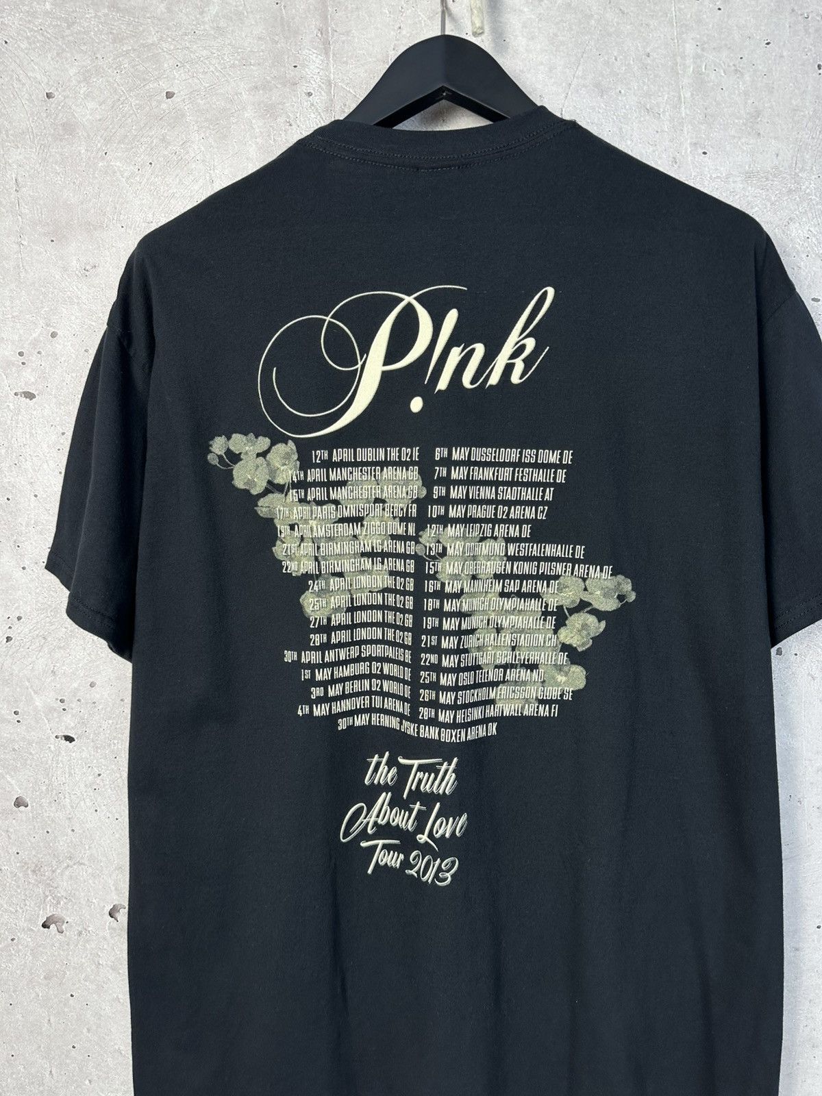 Vintage Pink The Truth About Love World Tour 2013 Printed T-shirt Size US XL / EU 56 / 4 - 7 Thumbnail