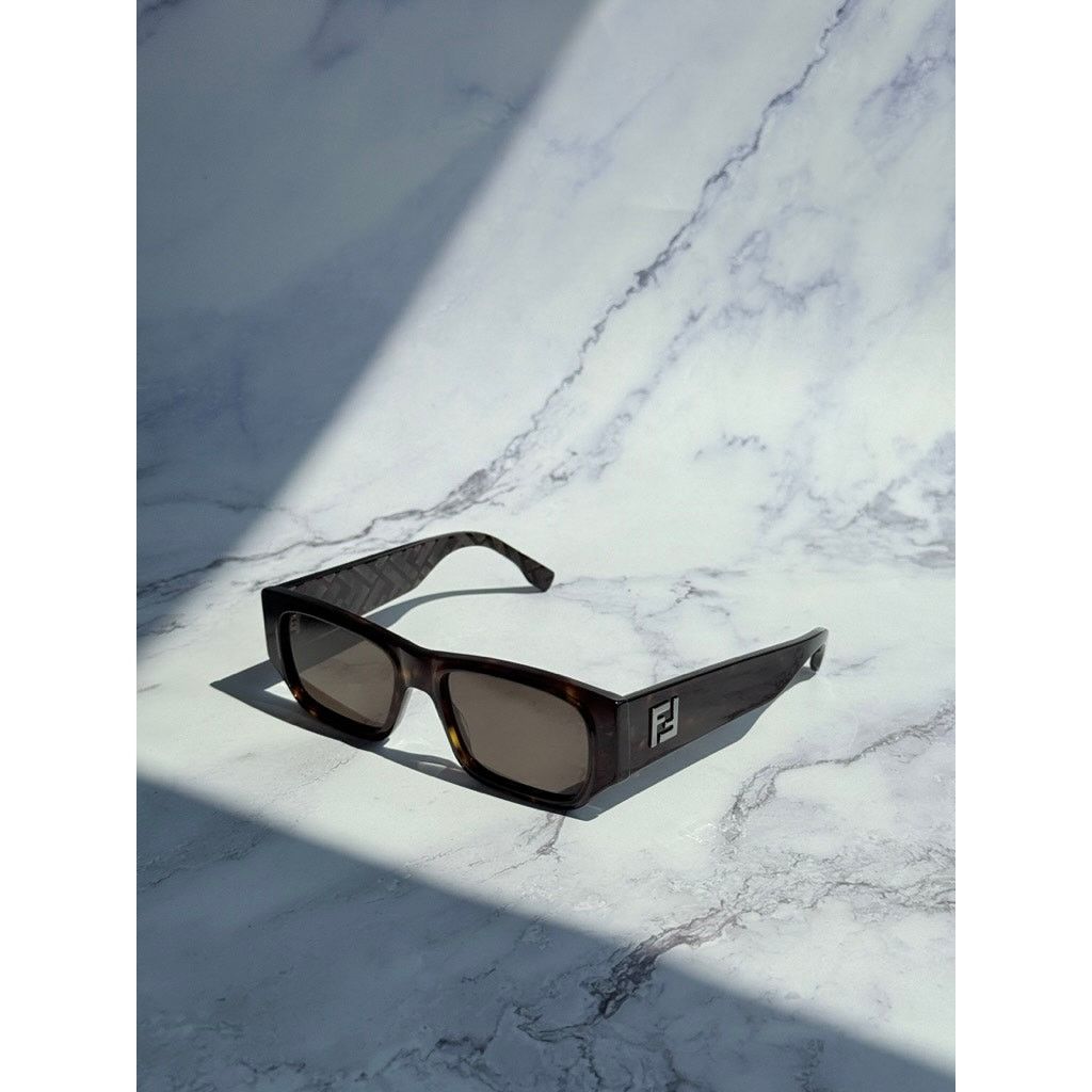 Fendi NEW Fendi FE40144I Brown Unisex Sunglasses Size ONE SIZE - 4 Thumbnail