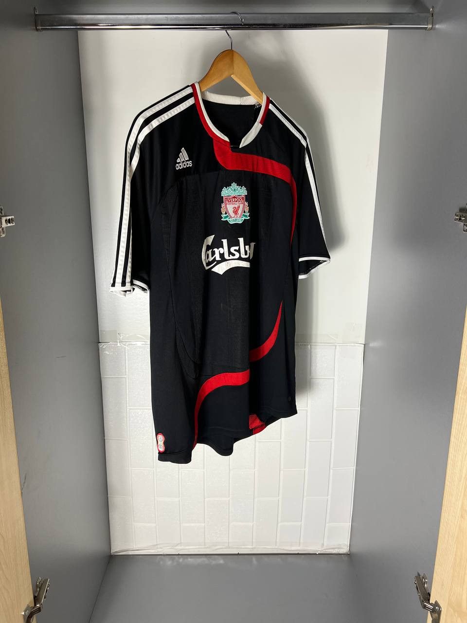 Adidas VINTAGE ADIDAS FC LIVERPOOL ENGLAND SOCCER JERSEY RETRO Y2K Size US L / EU 52-54 / 3 - 6 Thumbnail