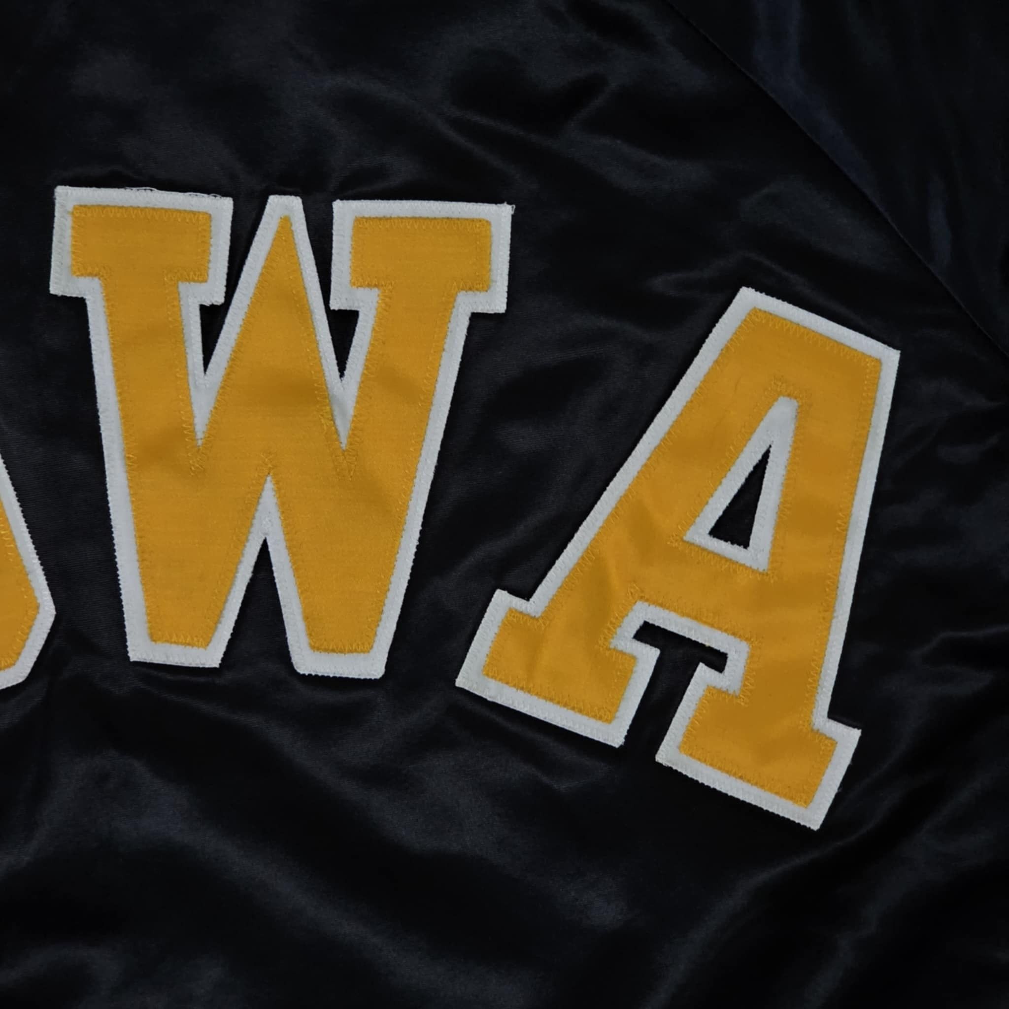 Chalk Line × Vintage Iowa Hawkeyes Vintage 80s Chalk Line Satin Bomber Jacket Size US S / EU 44-46 / 1 - 7 Thumbnail