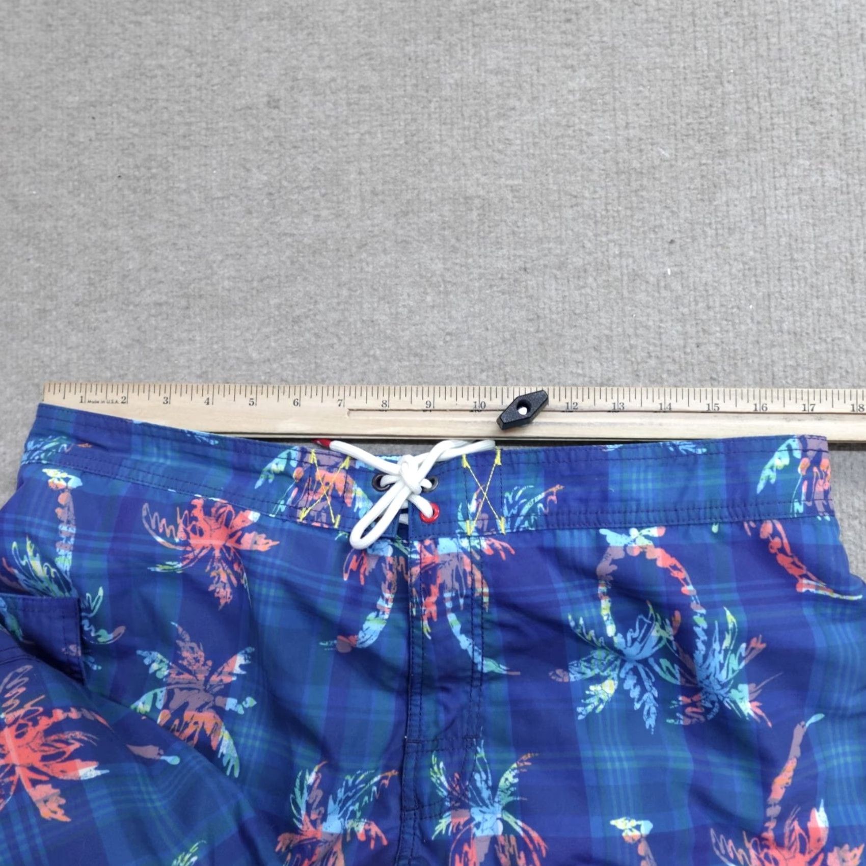 Tommy Bahama Tommy Bahama Swim Shorts L Blue Floral Lined Palms Plaid Men Bottom Size US 33 - 6 Thumbnail