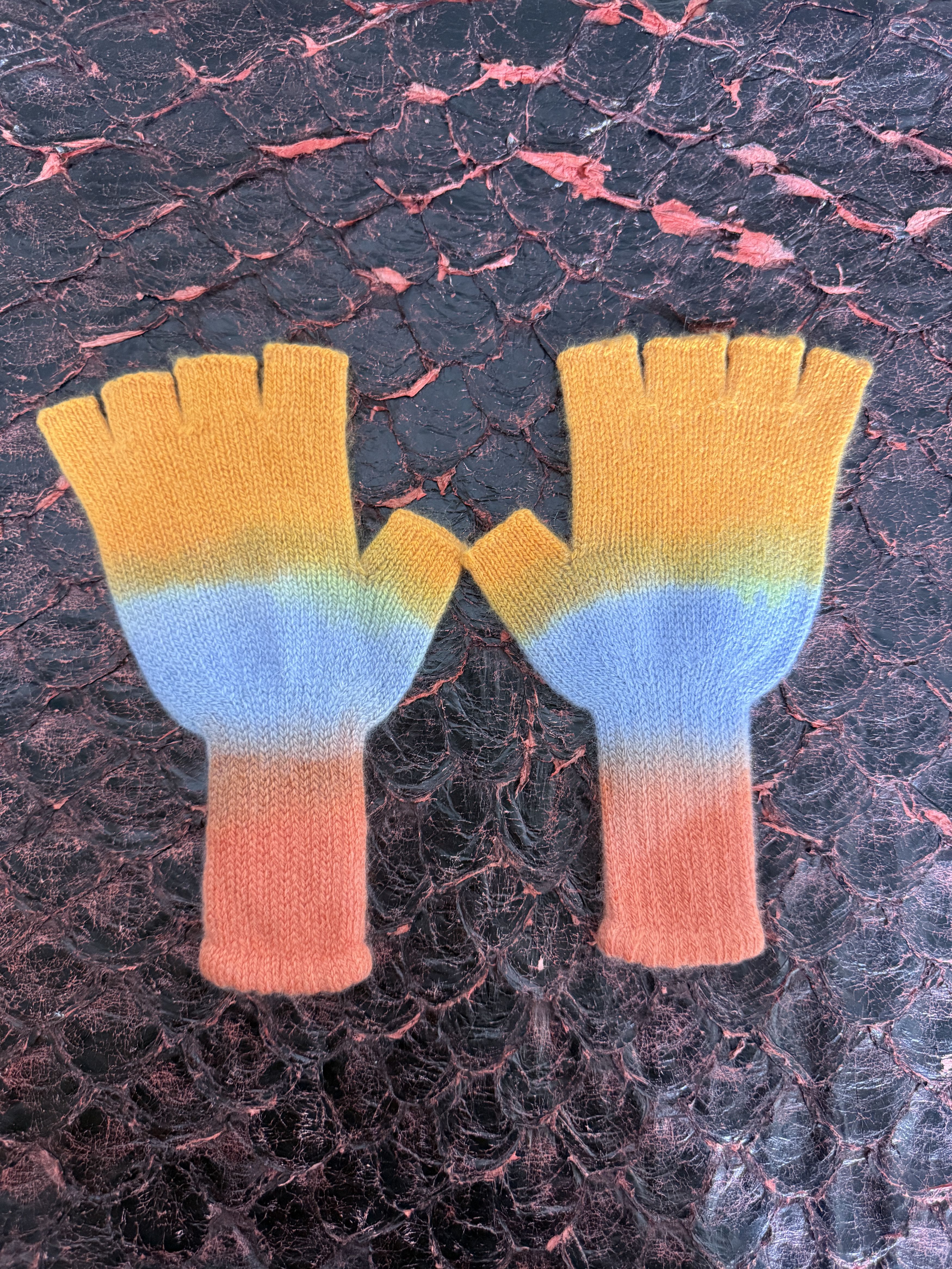 The Elder Statesman $265 The Elder Statesman Cashmere Dip-Dye Fingerless Gloves Size ONE SIZE - 1 Thumbnail