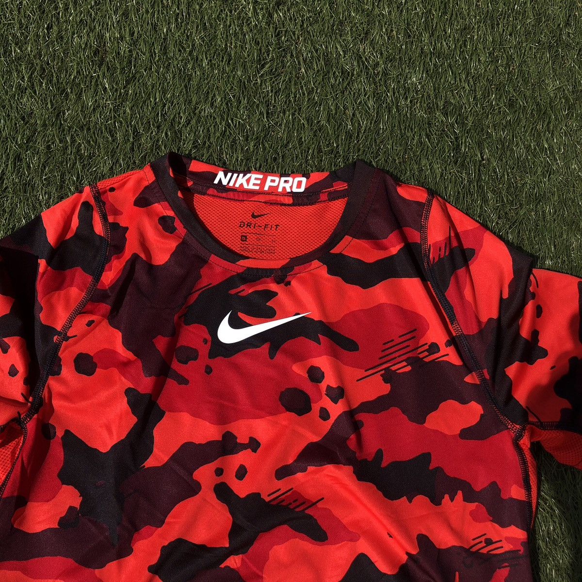 Nike Nike pro short sleeve sweatshirt Size US L / EU 52-54 / 3 - 3 Thumbnail