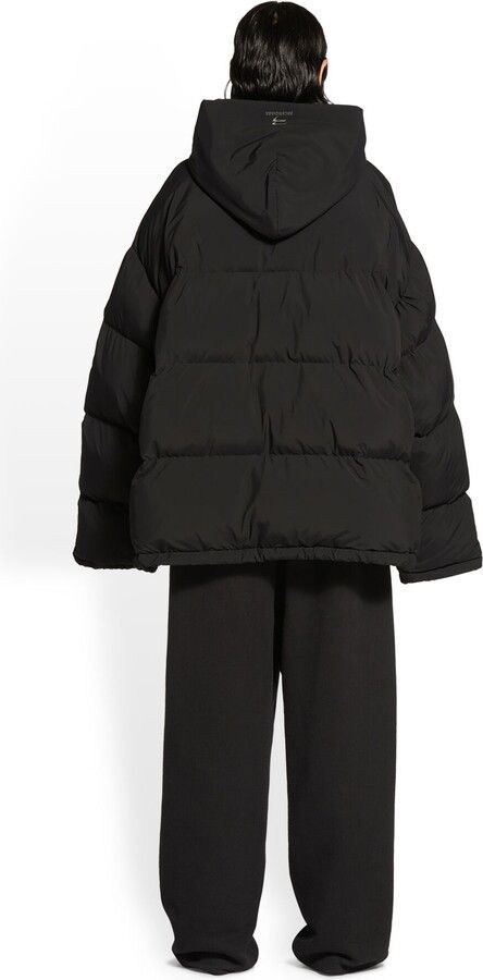 Balenciaga o1w1db10125 Sporty B Hooded Puffer Jacket in Black Size US M / EU 48-50 / 2 - 5 Thumbnail
