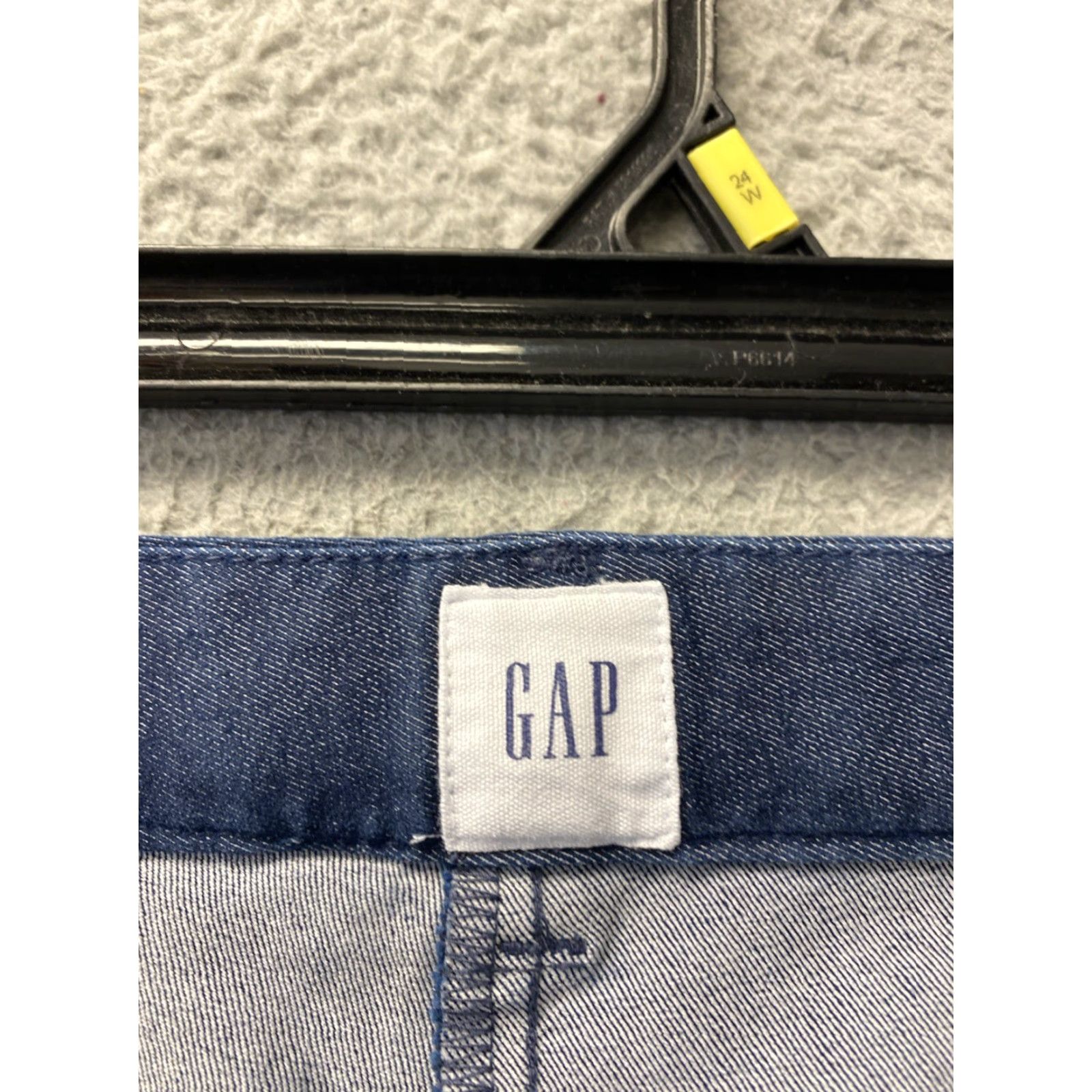 Gap Gap Women's Jeans Straight 6 Regular Blue Zipper Inseam 26 Mid Rise Cotton Polyester Spandex Solid Dark Front Flat Size 6 32X26 142-48 Size 28" / US 6 / IT 42 - 3 Thumbnail