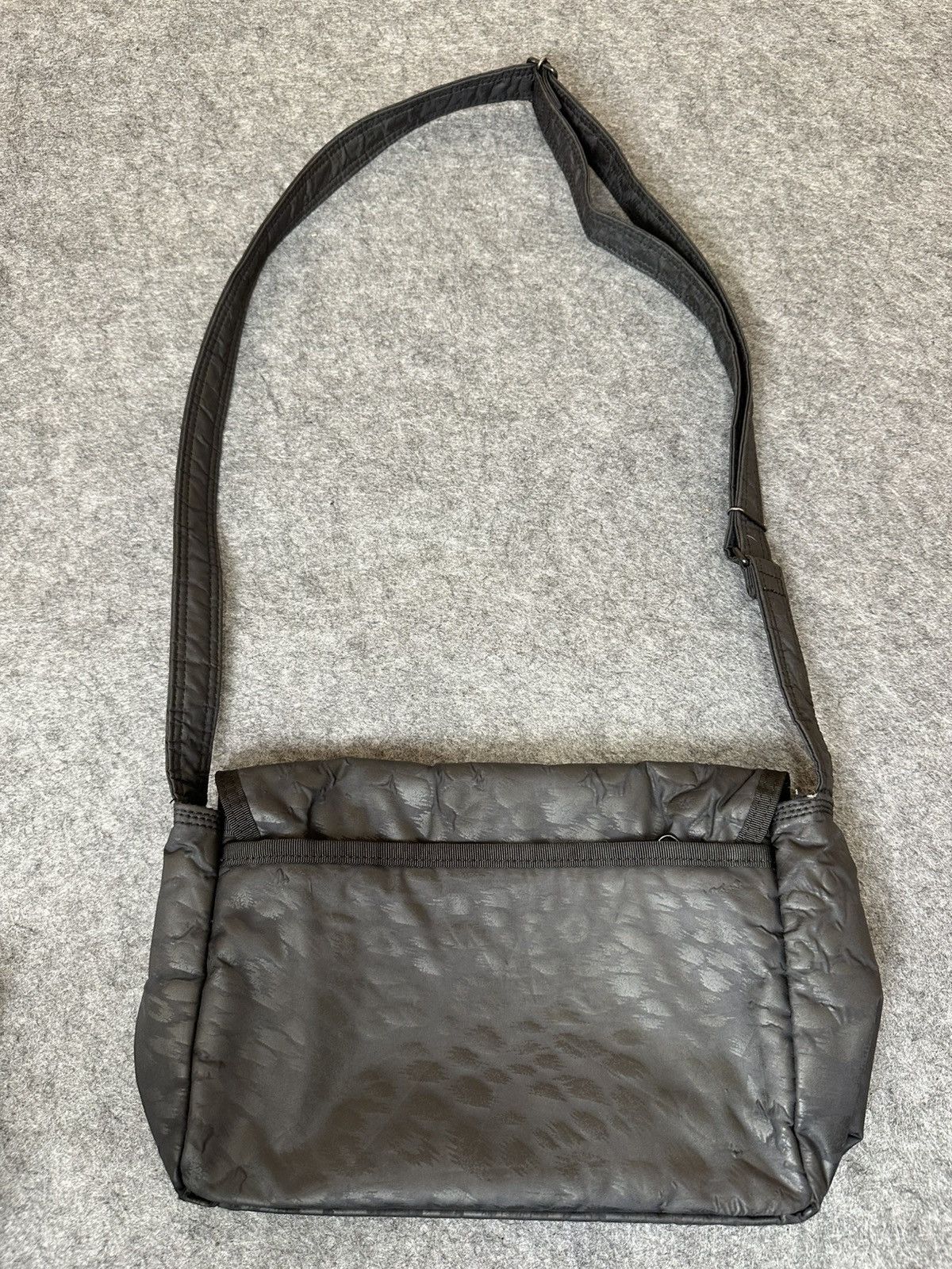 Porter Porter messenger bag with a wrinkled nylon. Size ONE SIZE - 5 Thumbnail