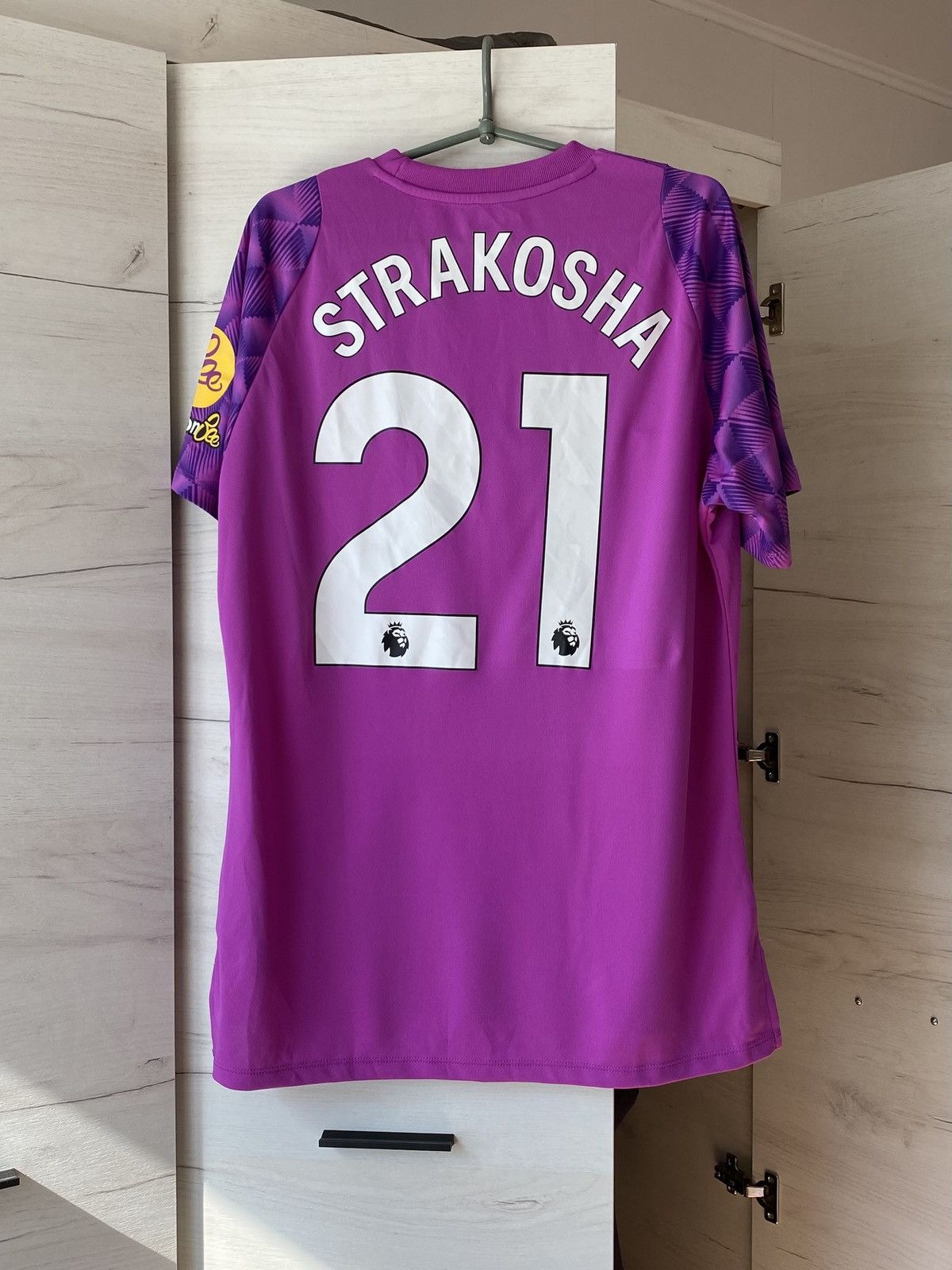 Umbro Brentford GK Shirt Strakosha #21 EPL Size US L / EU 52-54 / 3 - 4 Thumbnail