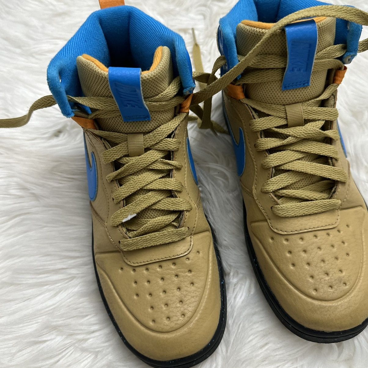 Nike NIKE Hi Top Sneakers Size US 5 / EU 37 - 2 Thumbnail