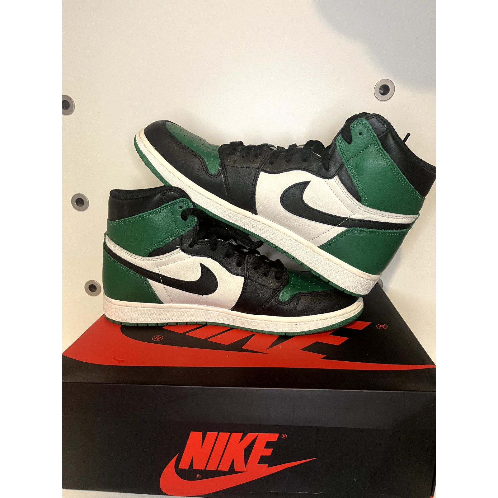 Jordan Brand Jordan One High Pine Green 555088-140 GREAT CONDITION Size US 11 / EU 44 - 2 Thumbnail