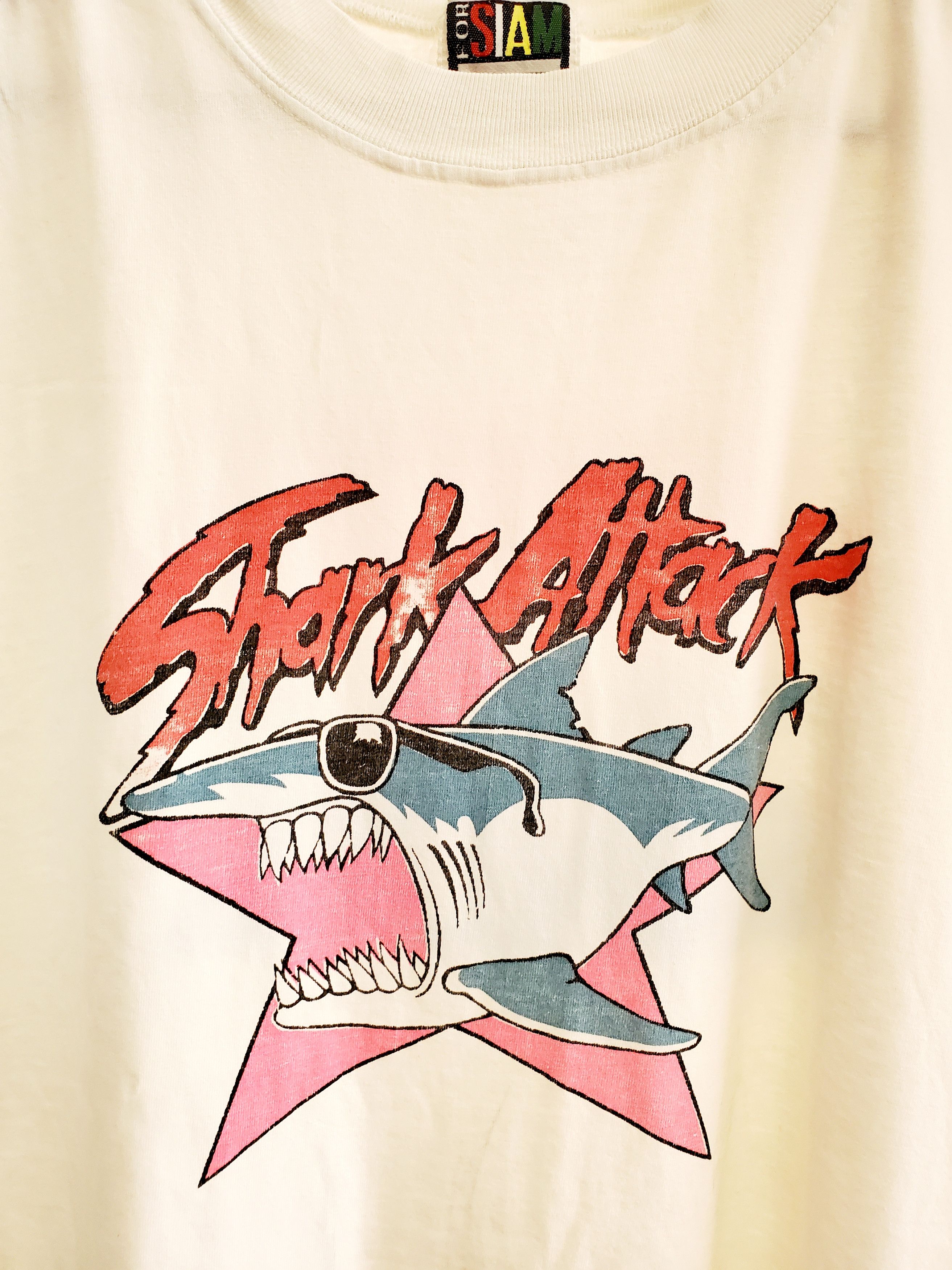 Vintage Vintage Shark Attack spndel fish dealer Tshirt size L Size US L / EU 52-54 / 3 - 3 Thumbnail