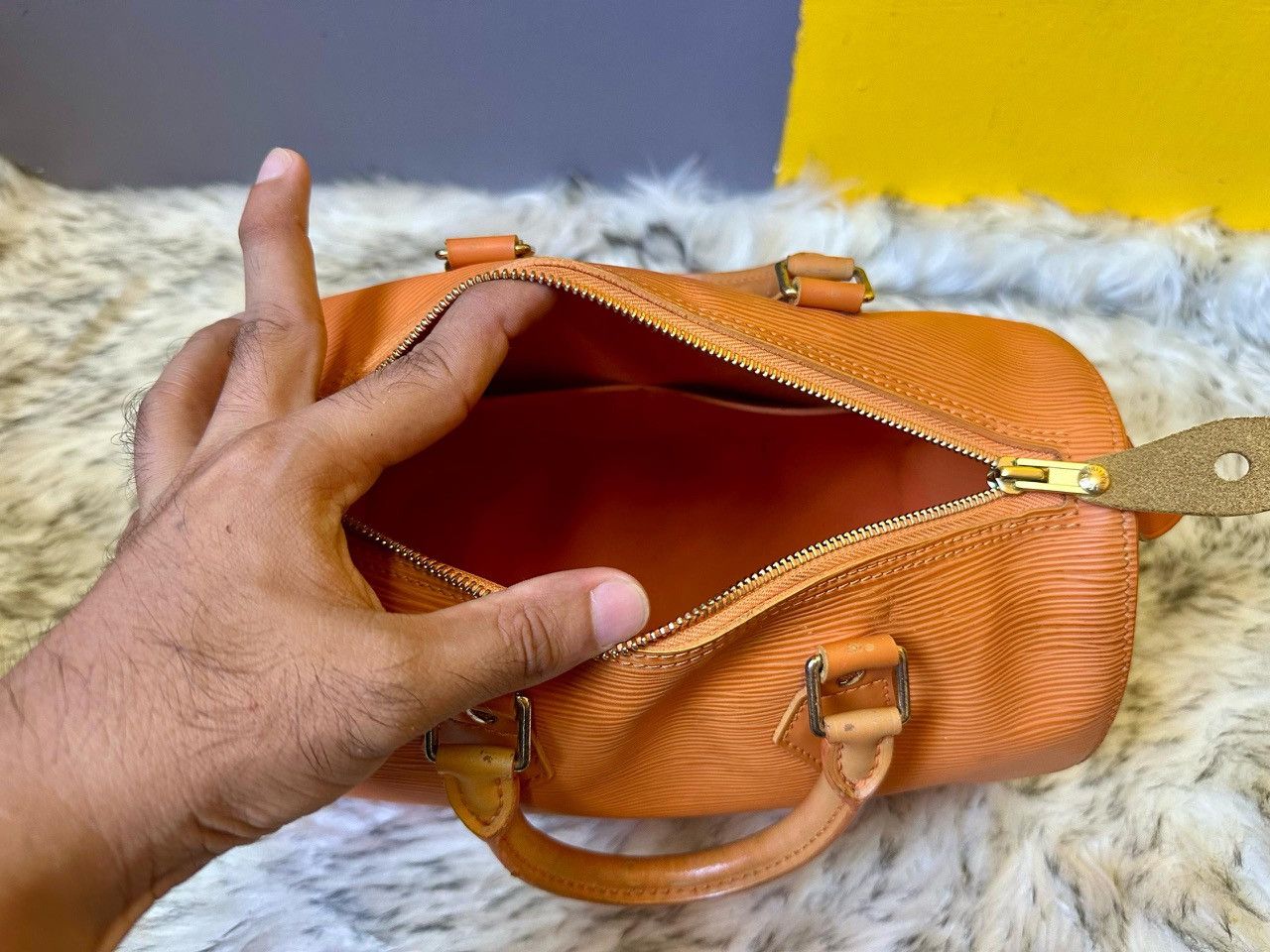 Louis Vuitton Authentic Louis Vuitton Epi Leather Speedy 25 Handbag Size ONE SIZE - 6 Thumbnail