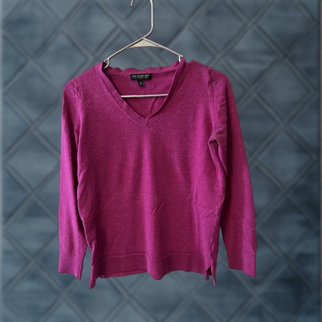Banana Republic Banana Republic Sweater Mens M Pullover V-Neck Wool 00% Merino Purple Regular Knit Shirt? Size US M / EU 48-50 / 2 - 1 Thumbnail