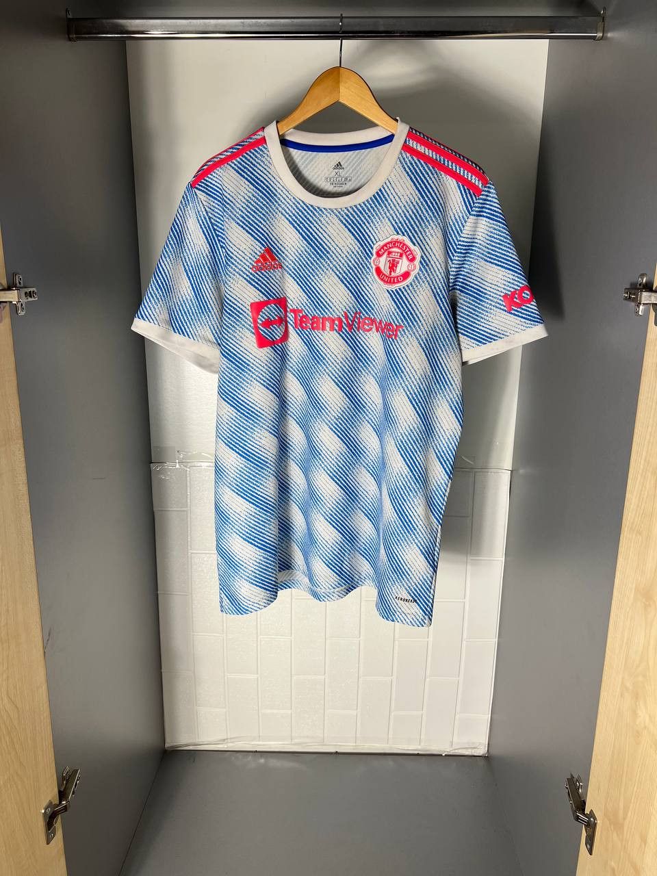 Adidas VINTAGE ADIDAS FC MANCHESTER UNITED ENGLAND SOCCER JERSEY Size US XXL / EU 58 / 5 - 1 Thumbnail