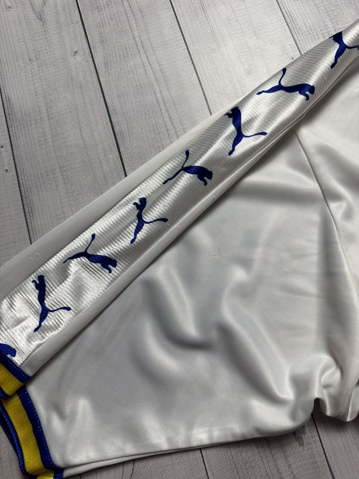 Puma × Vintage Vintage Leeds puma soccer jersey size XL rare Size US XL / EU 56 / 4 - 9 Thumbnail