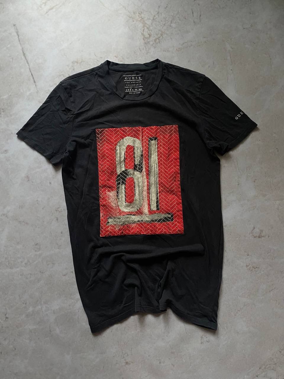 Guess Vintage Guess Y2K 81 Logo T Shirt Size US L / EU 52-54 / 3 - 1 Thumbnail