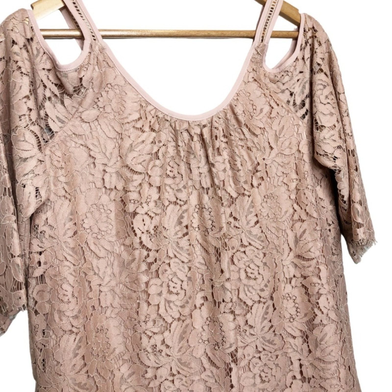 White House Black Market New with Tag White House Black Market Lace Blush Blouse Size S / US 4 / IT 40 - 10 Thumbnail
