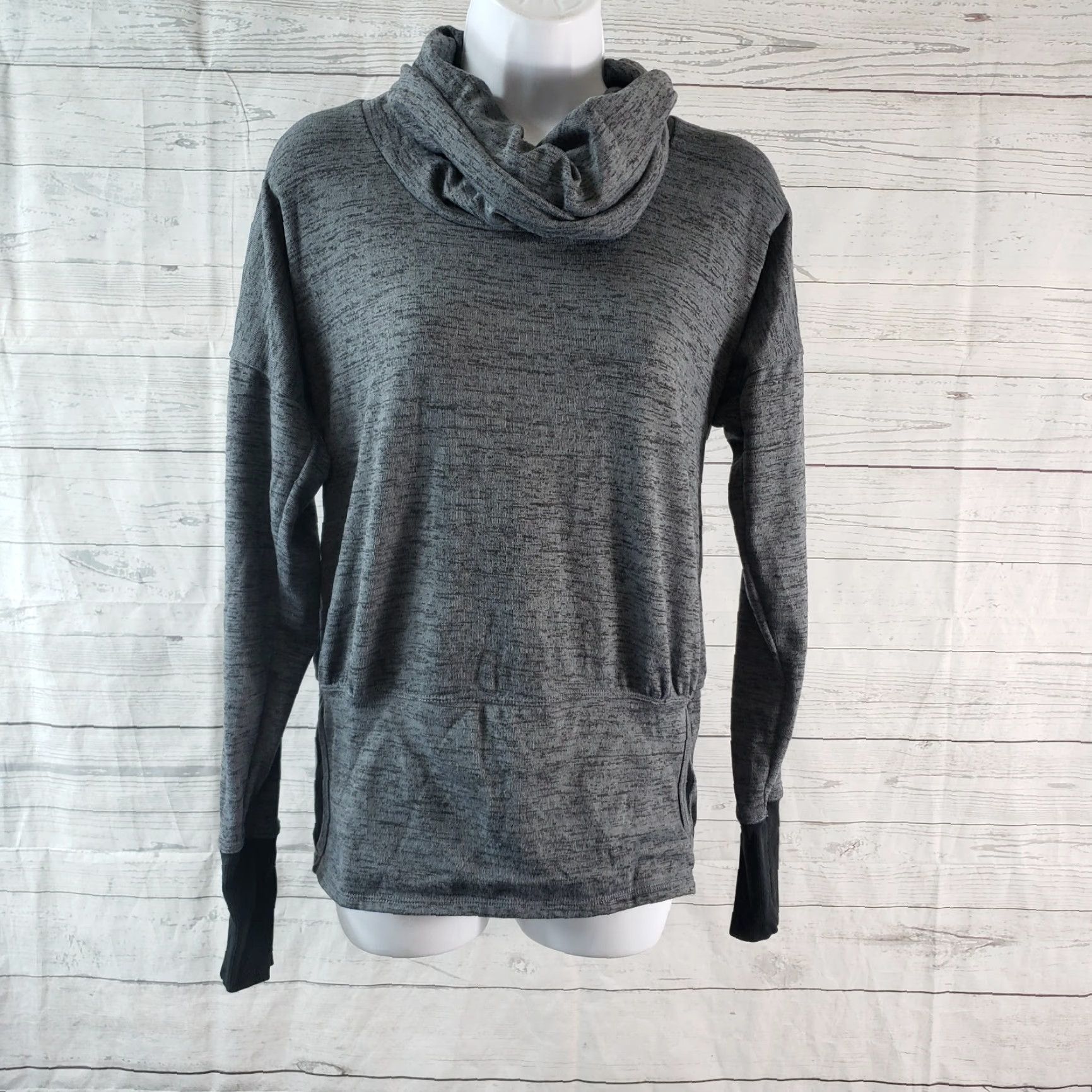 Athleta Athleta Womens Cowl Neck Pullover XS Gray Long Sleeve SweatshirtPullover Regular Womens XS Gray Athleta Cowl Neck Pullover Long Sleeve Sweatshirt Size XS / US 0-2 / IT 36-38 - 2 Thumbnail
