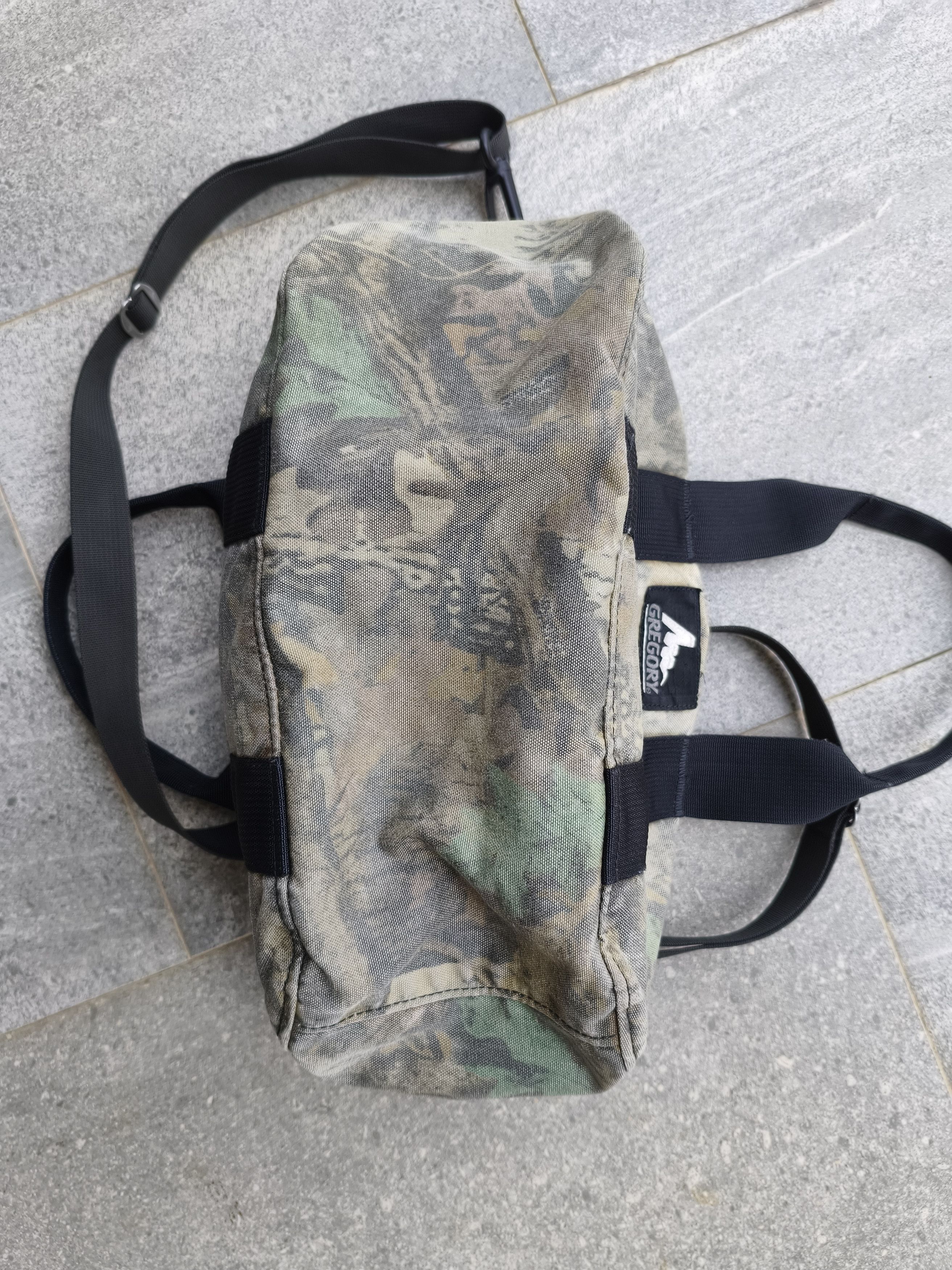 Gregory Gregory Realtree Vtg 90's Camo Mini Duffle Sling Bag Size ONE SIZE - 9 Thumbnail