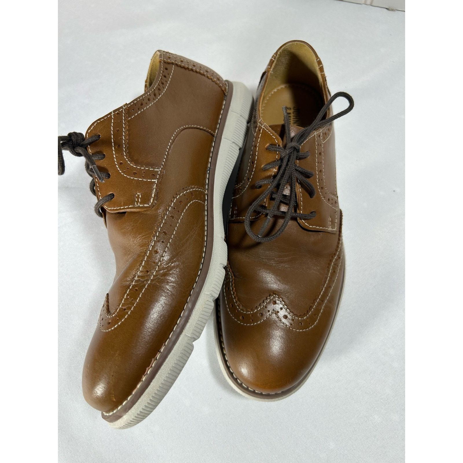Johnston & Murphy Johnston & Murphy Boys 4 M L22 Oxford Wingtip shoes Size US 5 / EU 37 - 2 Thumbnail