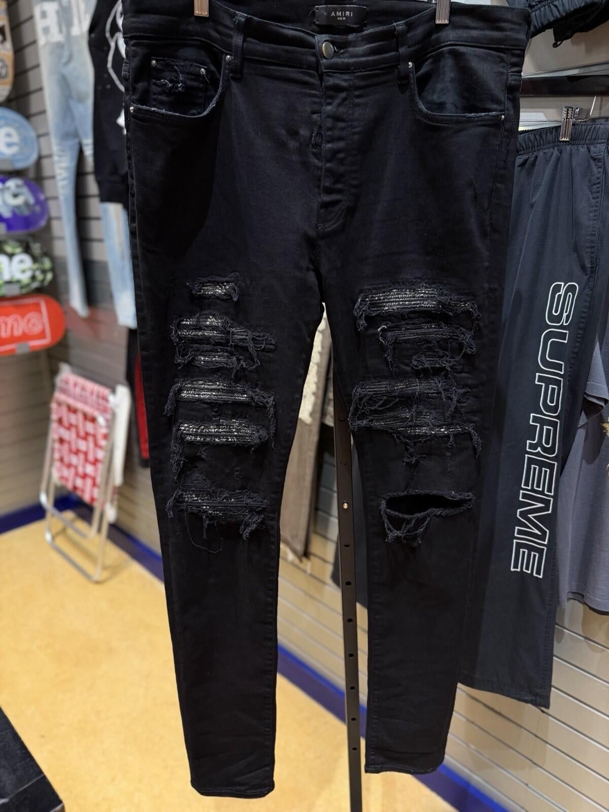Amiri Size 36 - Amiri Black White Bandanna Jeans 100% Authentic Size US 38 / EU 54 - 1 Thumbnail