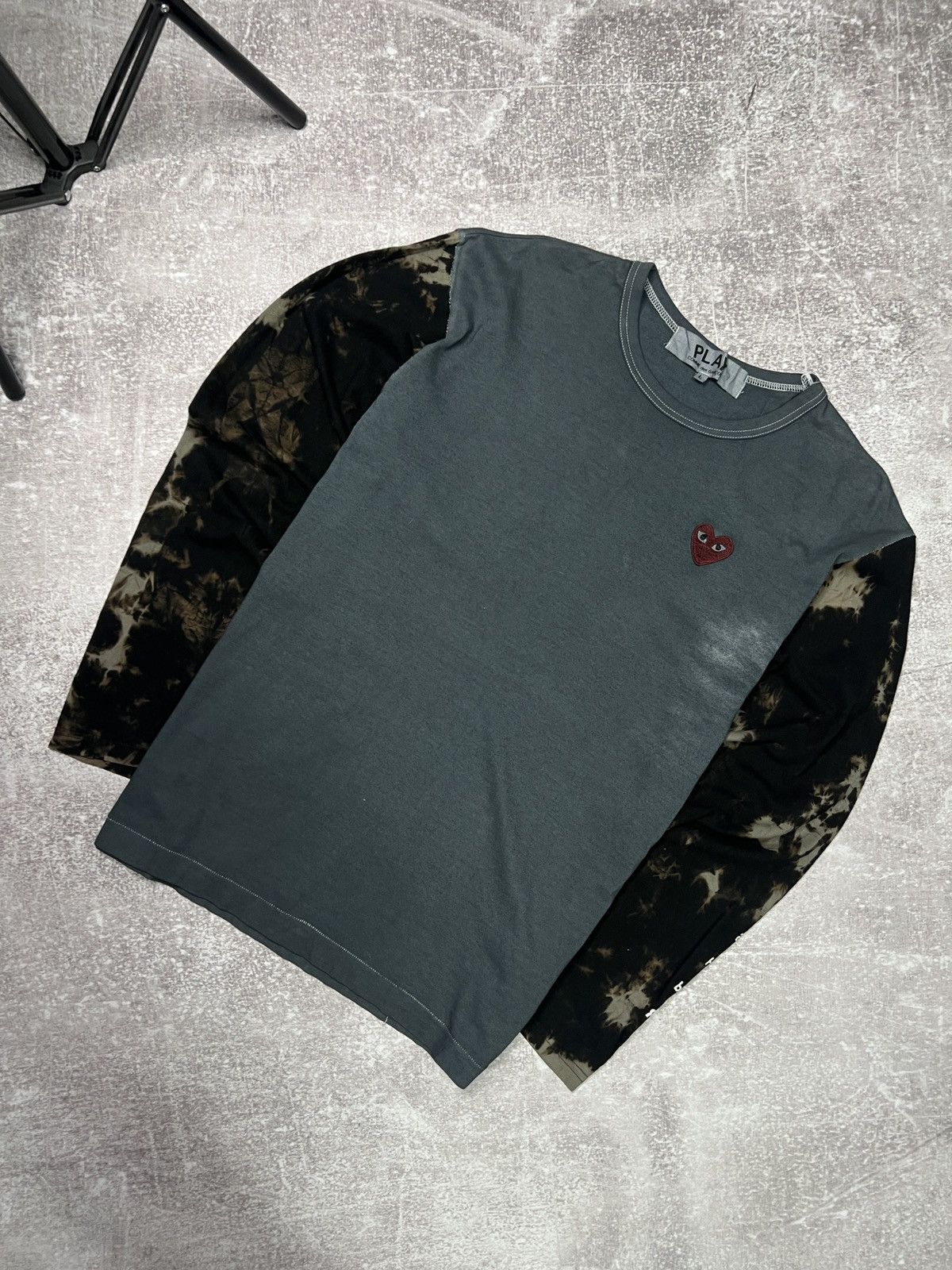 Comme des Garcons PLAY CDG Comme Des Garcons Play Longsleeve Grey Red Heart Size US L / EU 52-54 / 3 - 1 Thumbnail