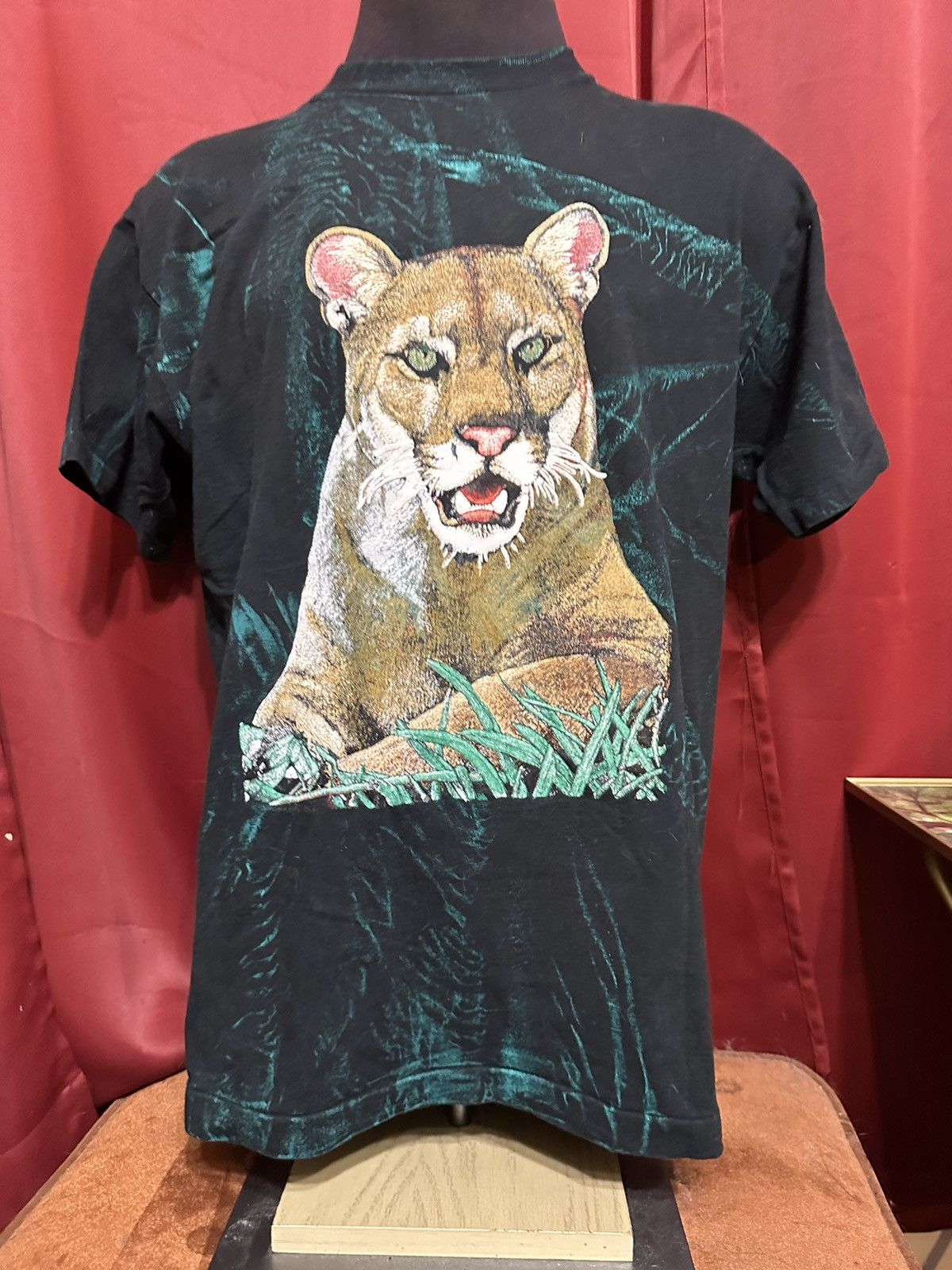Vintage Vintage Lioness Tshirt 90’s All Over Print Tie Dye Grail Size US XL / EU 56 / 4 - 1 Thumbnail