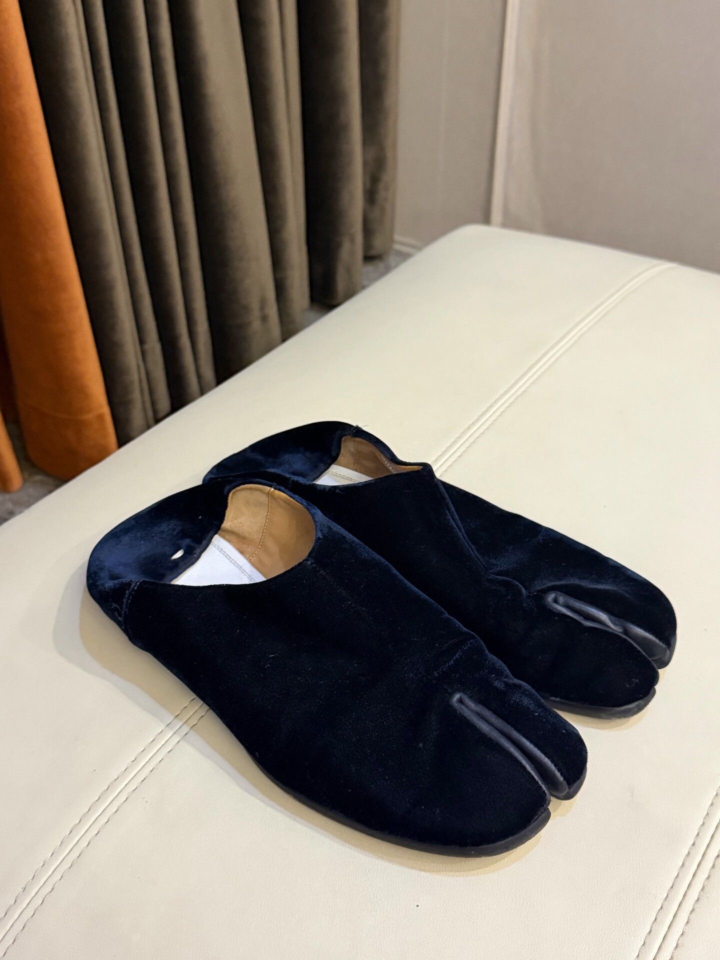 Maison Margiela Maison Margiela Blue Velvet Tabi Shoes Size US 8 / EU 41 - 2 Thumbnail