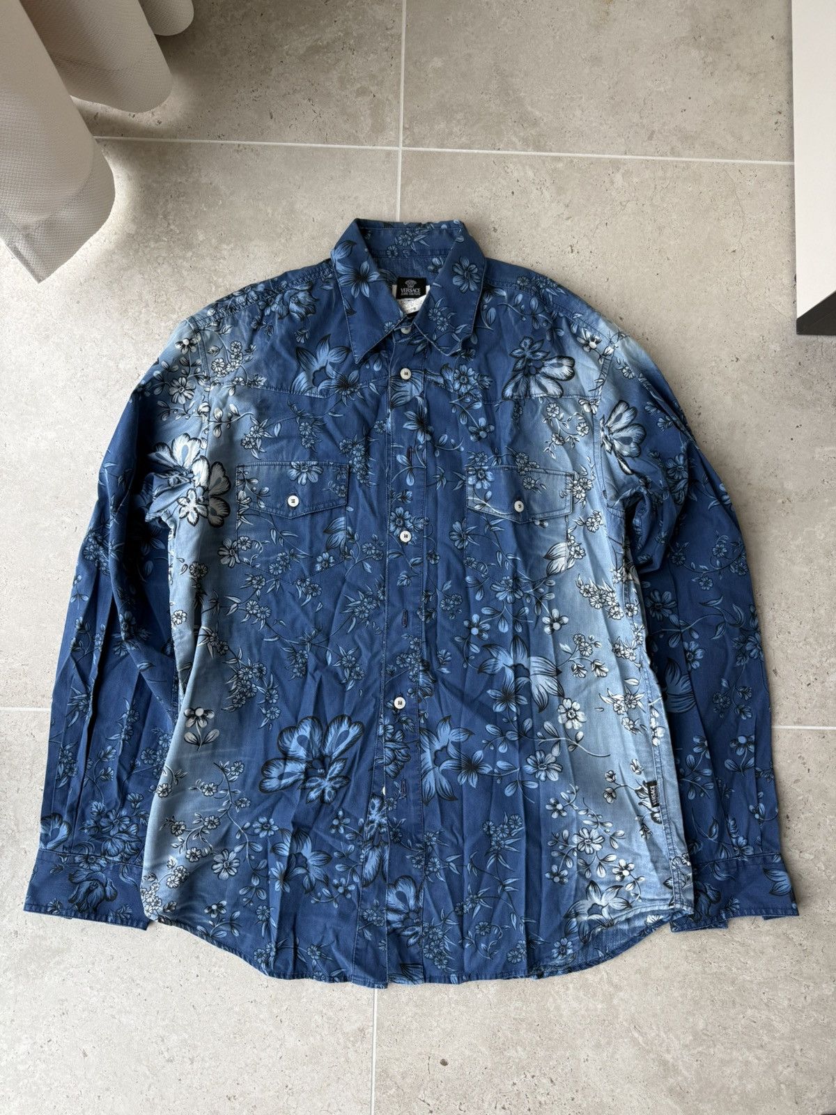 Versace Vintage Versace Jeans Couture Frolar Shirts 90s Size US S / EU 44-46 / 1 - 1 Thumbnail