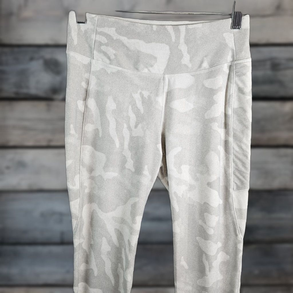 Vintage Calia Womens Cropped Leggings Sz M Gray Camo Pockets Mid Rise Activewear - Leggings Womens M Gray Camouflage Cropped with Pockets Size 32" / US 10 / IT 46 - 1 Thumbnail