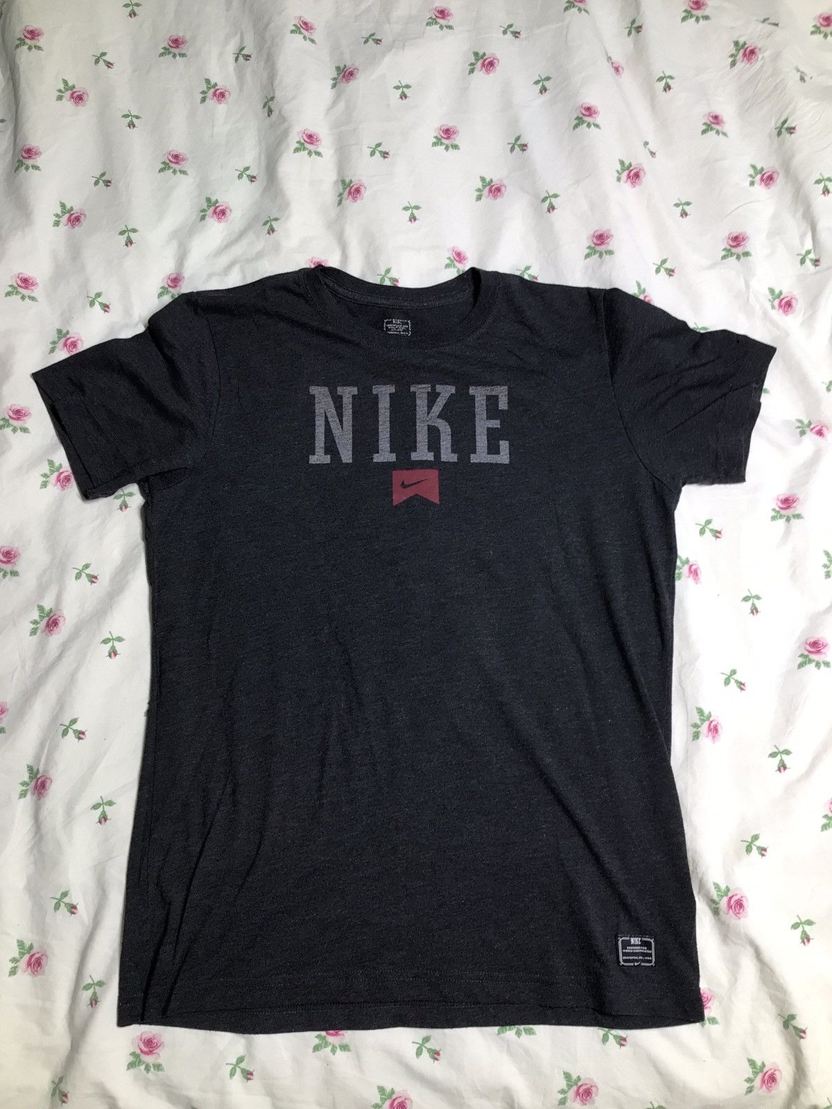 Nike SB Vintage Nike SB T-shirt Size US L / EU 52-54 / 3 - 1 Thumbnail