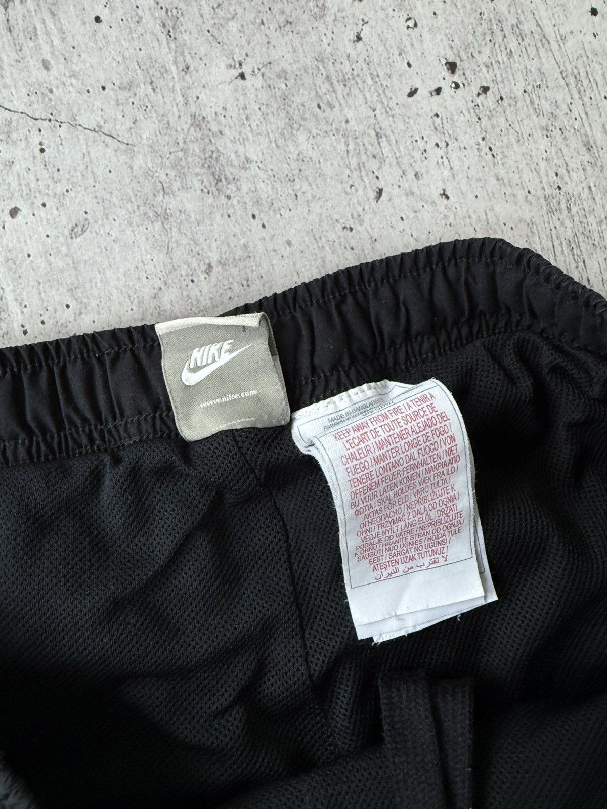 Nike × Vintage Nike Vintage Y2K Black Shorts 00s Size US 33 - 10 Thumbnail