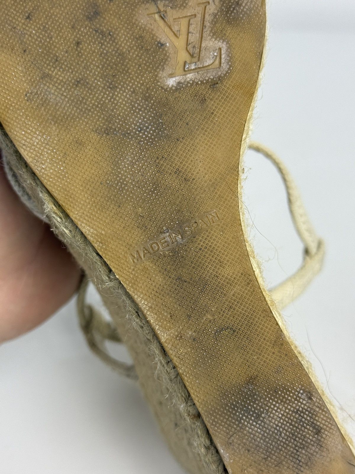Louis Vuitton Louis Vuitton cream espadrille wedge sandals Size US 8 / IT 38 - 11 Thumbnail