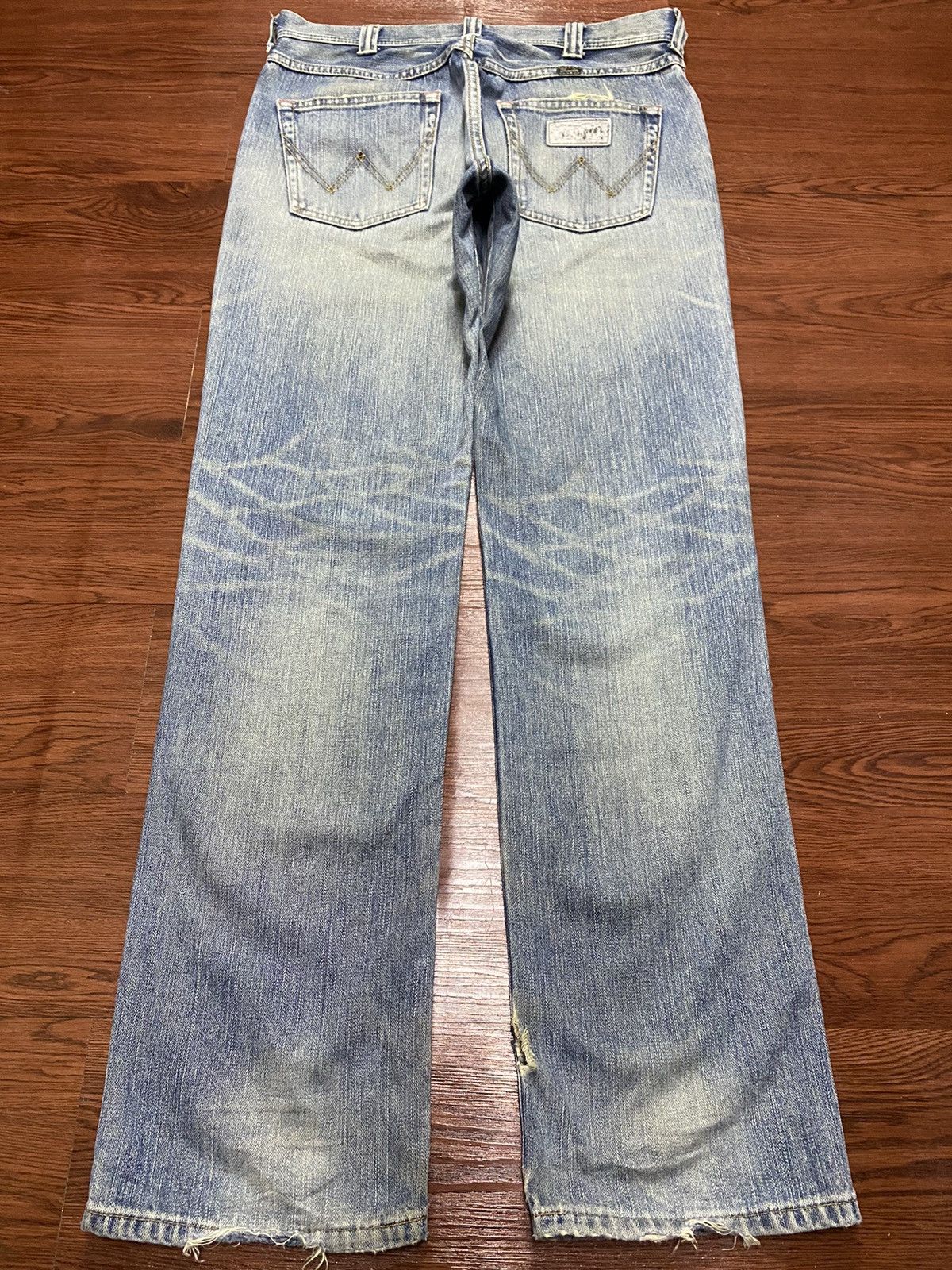 Japanese Brand Vintage Wrangler Faded Wash Distressed Loose Jeans Size US 33 - 2 Thumbnail