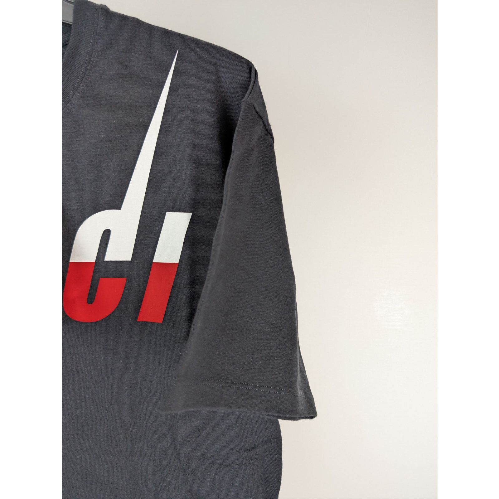 Gucci o1rshd1 Gucci Logo Tee T-Shirt in Black Size US L / EU 52-54 / 3 - 5 Thumbnail