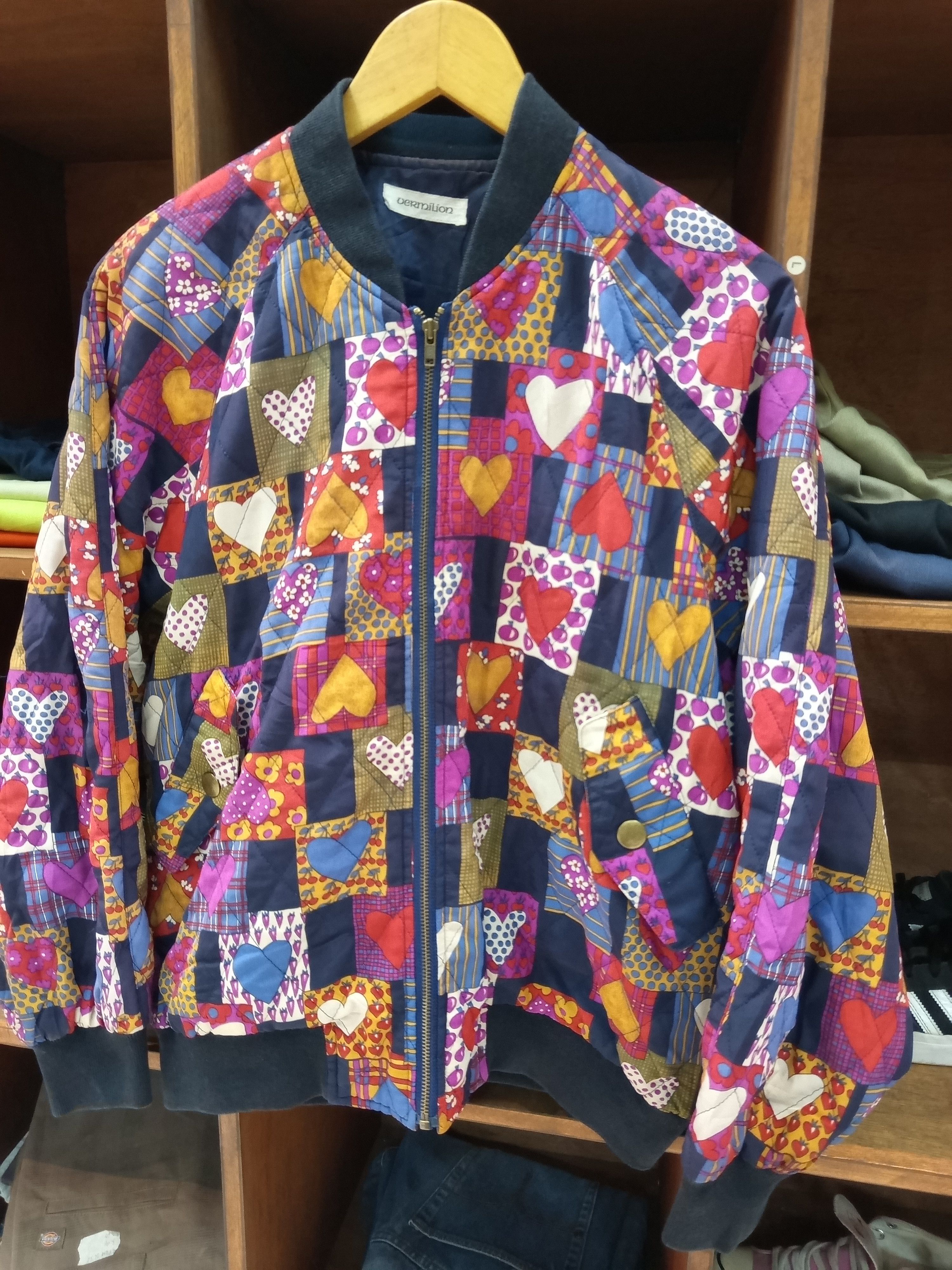Art Comes First 1980s Vermilion Heart Patchwork Quilted Bomber Jacket Size L / US 10 / IT 46 - 2 Thumbnail