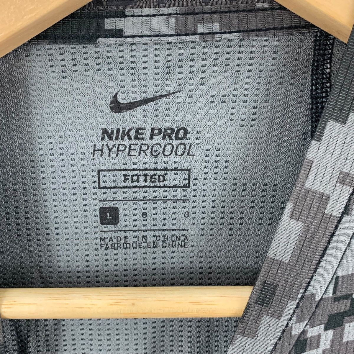 Nike NIKE PRO HYPERCOOL Collection Digital Camo Tee Shirt Top Size US L / EU 52-54 / 3 - 7 Thumbnail