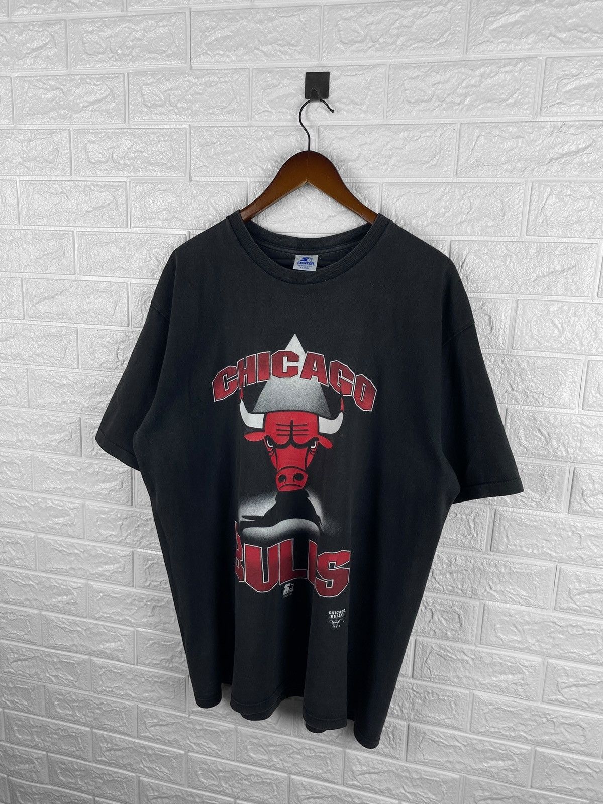 NBA Vintage Starter Chicago Bulls NBA 90s t-shirt Size US XL / EU 56 / 4 - 4 Thumbnail