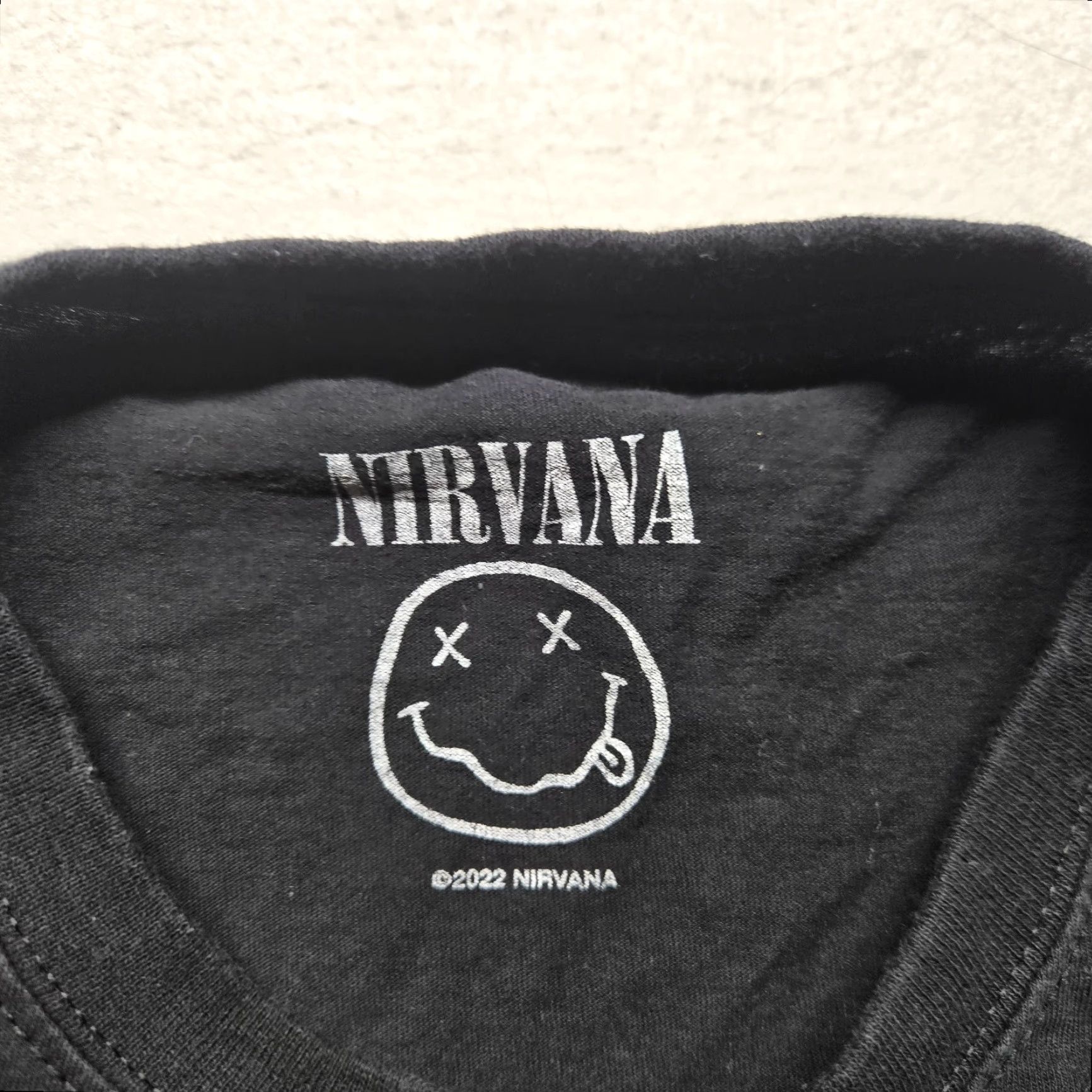 Gildan NIRVANA Gildan Gray Short Sleeve T-Shirt Adult Large Unisex Crew Neck Band Music 2020s Mens Size US L / EU 52-54 / 3 - 3 Thumbnail