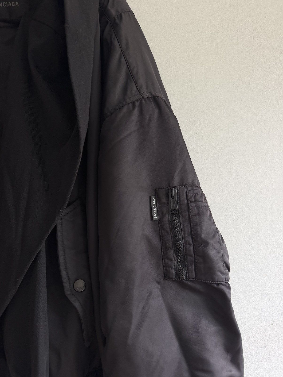 Balenciaga Fall 24 Incognito Bomber Jacket (L) Size US L / EU 52-54 / 3 - 3 Thumbnail