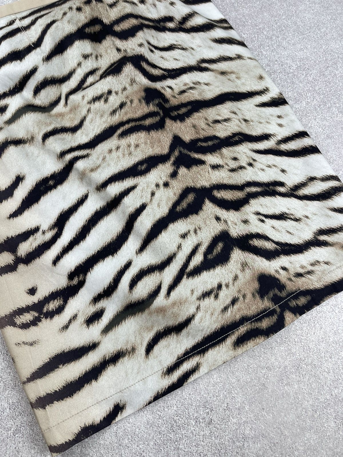 Designer Vintage Roccobarocco Leopard Print Skirt Size I 44 Size 30" / US 8 / IT 44 - 2 Thumbnail