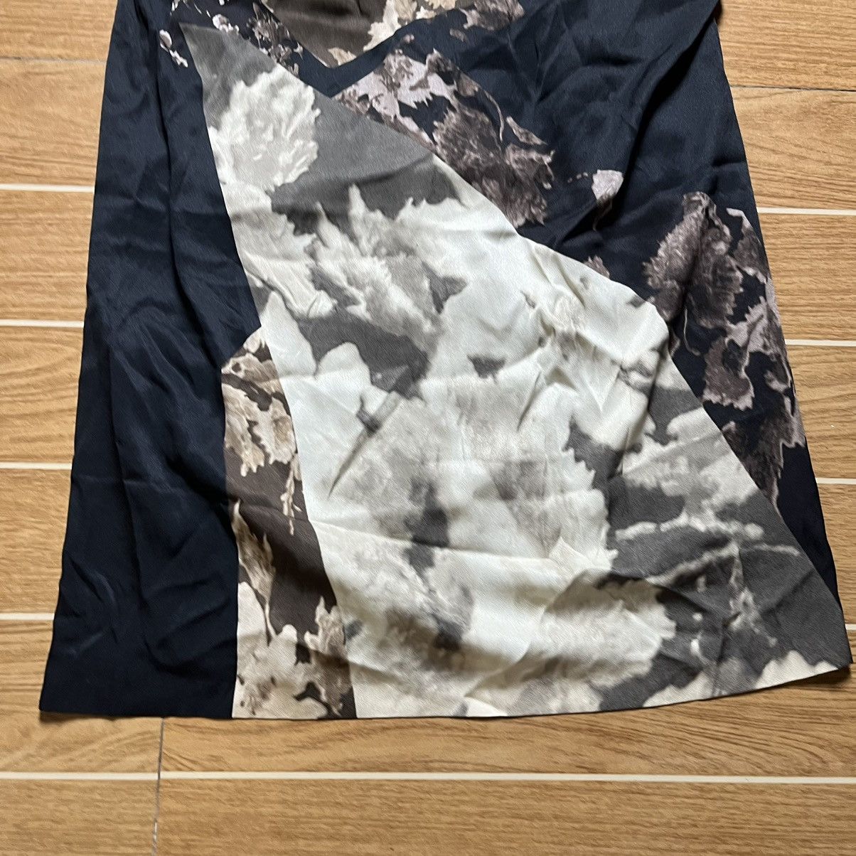 Dries Van Noten Dries Van Noten Flower Art Design Silk Skirt Size 34" / US 12 / IT 48 - 3 Thumbnail