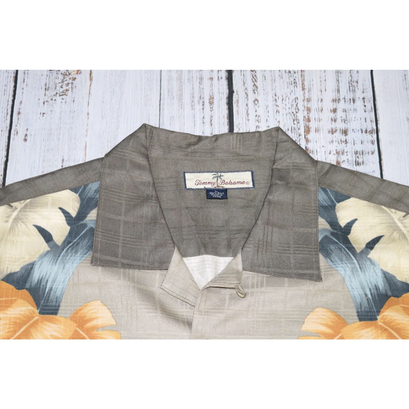 Tommy Bahama VINTAGE Tommy Bahama Shirt Mens L Hawaiian Silk Short Sleeve Ombre Palm Leaves 100% Silk Blue Tan White Gold Umbre Tropical Mens Size US L / EU 52-54 / 3 - 2 Thumbnail