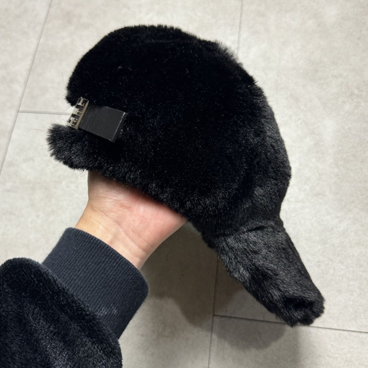 Givenchy RARE GIVENCHY 4G strap FUR HAT Size ONE SIZE - 2 Thumbnail